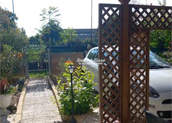 Porzione di Casa In Vendita a Bologna